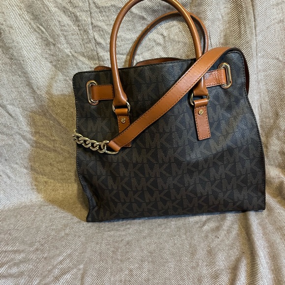 Michael Kors Large Handbag! - Picture 2 of 5